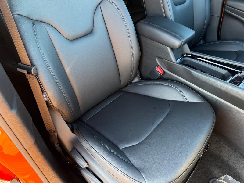 Jeep Compass Vehicle Full-screen Gallery Image 16