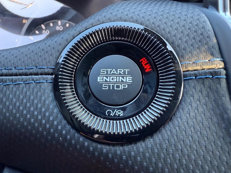 Jeep Compass Vehicle Full-screen Gallery Image 22