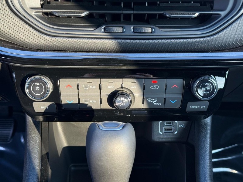 Jeep Compass Vehicle Full-screen Gallery Image 25