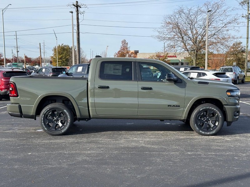 Ram 1500 Vehicle Full-screen Gallery Image 2