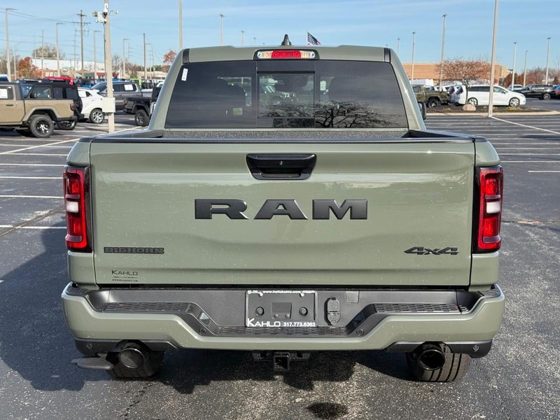 Ram 1500 Vehicle Full-screen Gallery Image 4