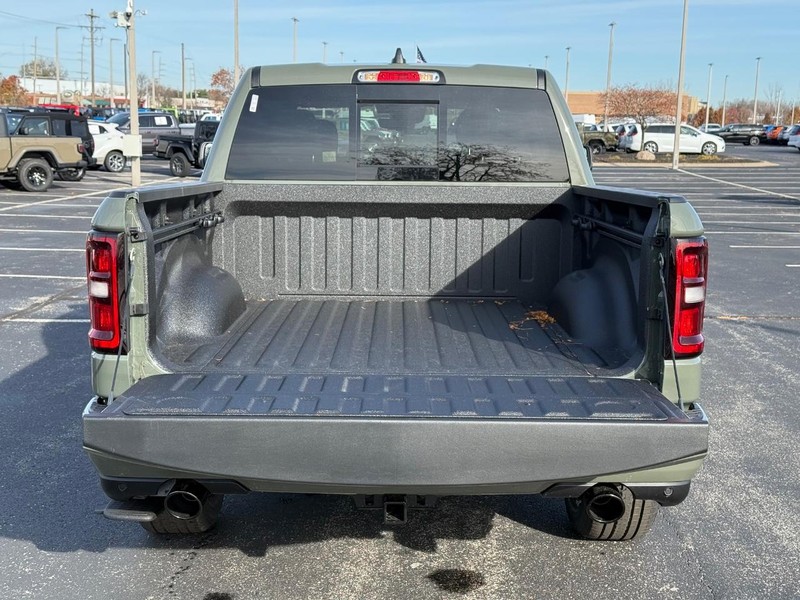 Ram 1500 Vehicle Full-screen Gallery Image 7