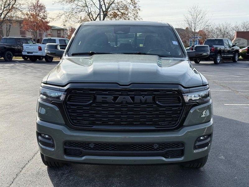 Ram 1500 Vehicle Full-screen Gallery Image 9
