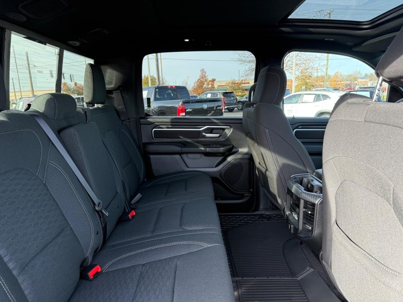 Ram 1500 Vehicle Full-screen Gallery Image 10