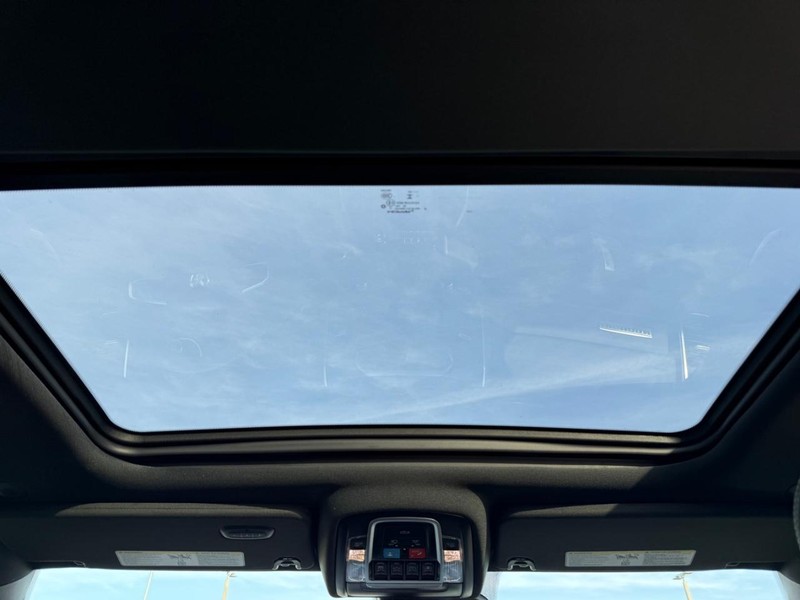 Ram 1500 Vehicle Full-screen Gallery Image 12