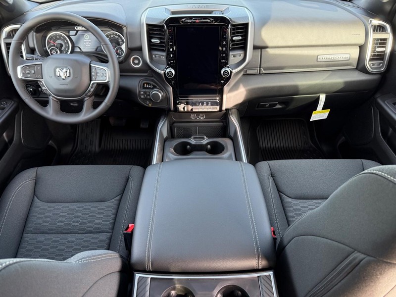 Ram 1500 Vehicle Full-screen Gallery Image 13