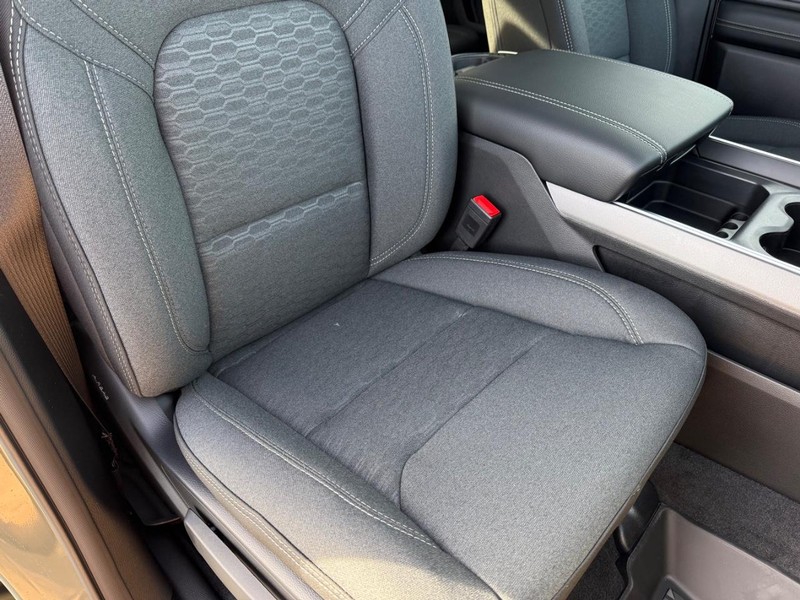 Ram 1500 Vehicle Full-screen Gallery Image 16