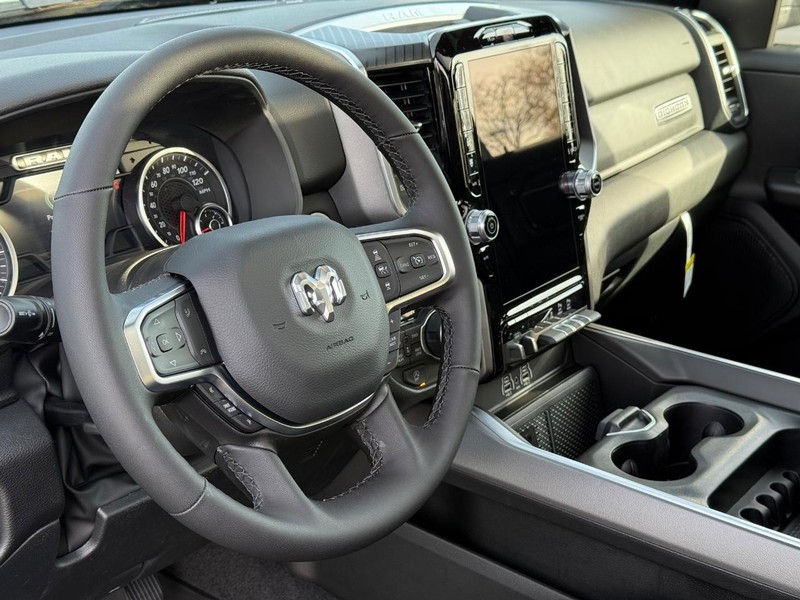 Ram 1500 Vehicle Full-screen Gallery Image 19