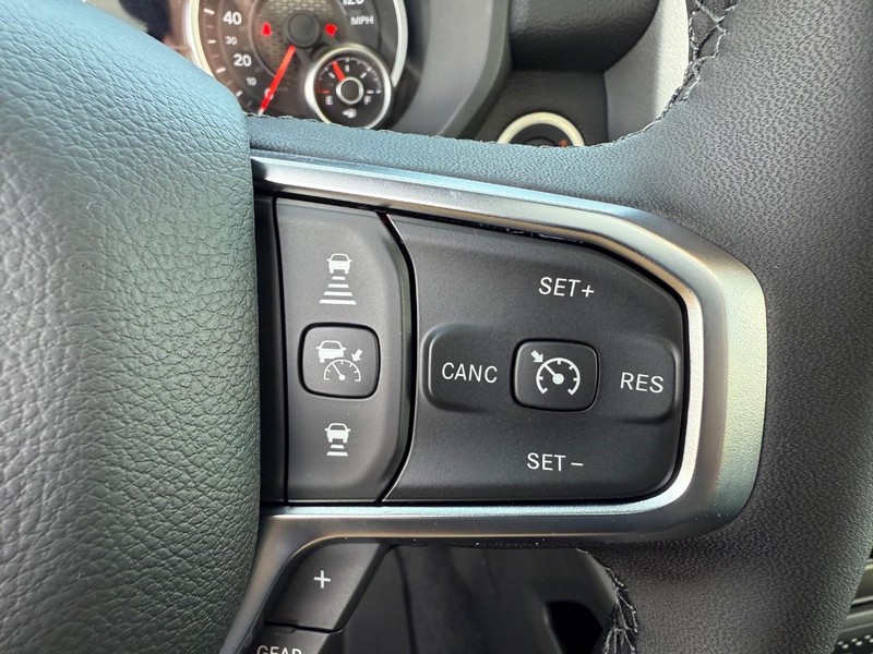 Ram 1500 Vehicle Full-screen Gallery Image 21