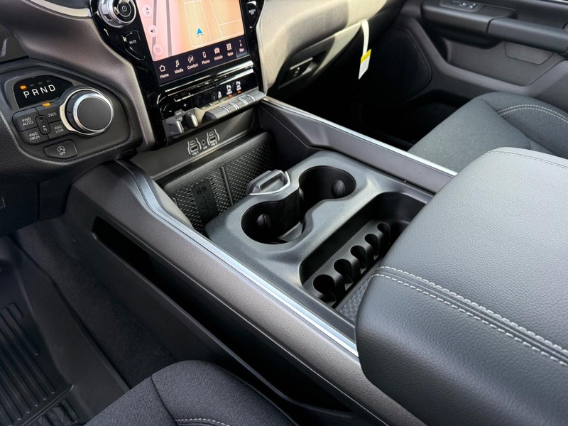 Ram 1500 Vehicle Full-screen Gallery Image 25