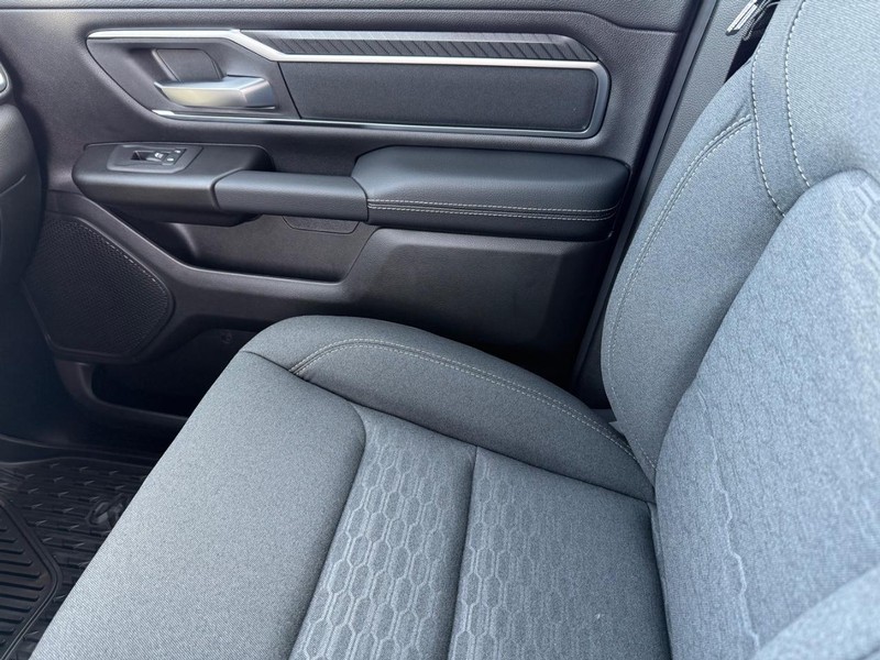 Ram 1500 Vehicle Full-screen Gallery Image 26