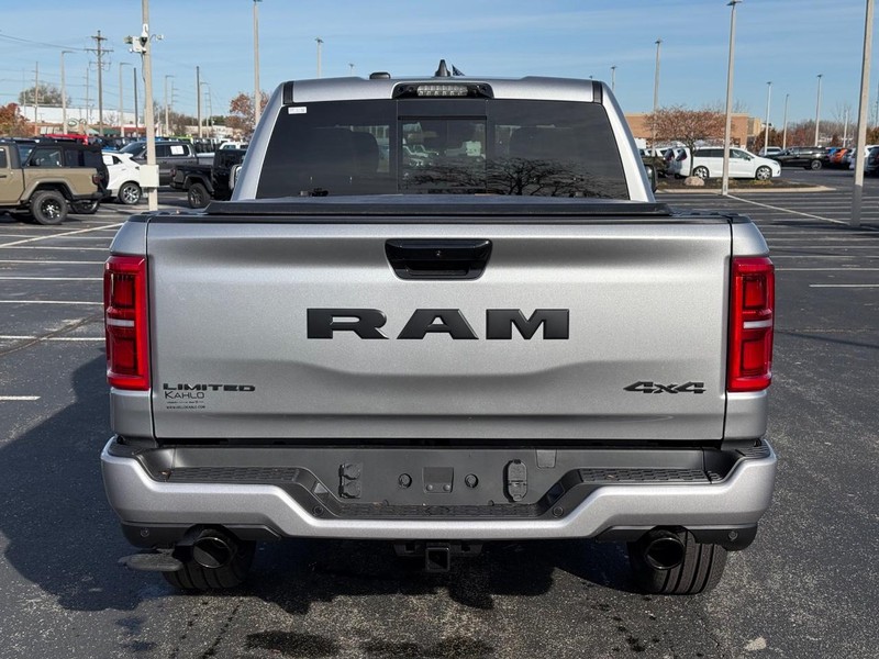 Ram 1500 Vehicle Full-screen Gallery Image 4