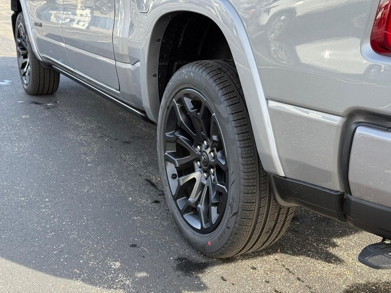 Ram 1500 Vehicle Full-screen Gallery Image 6