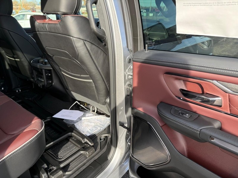 Ram 1500 Vehicle Full-screen Gallery Image 11