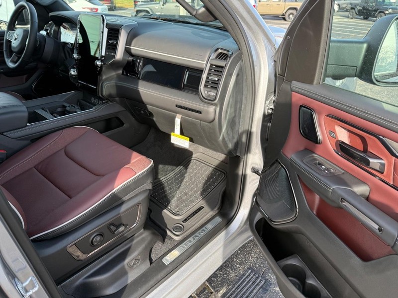 Ram 1500 Vehicle Full-screen Gallery Image 15
