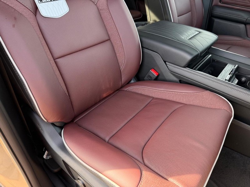 Ram 1500 Vehicle Full-screen Gallery Image 16