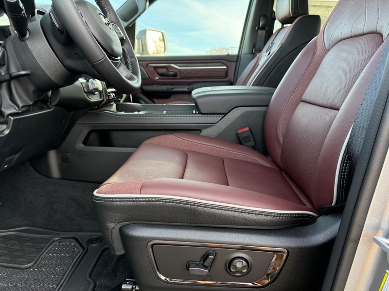 Ram 1500 Vehicle Full-screen Gallery Image 18