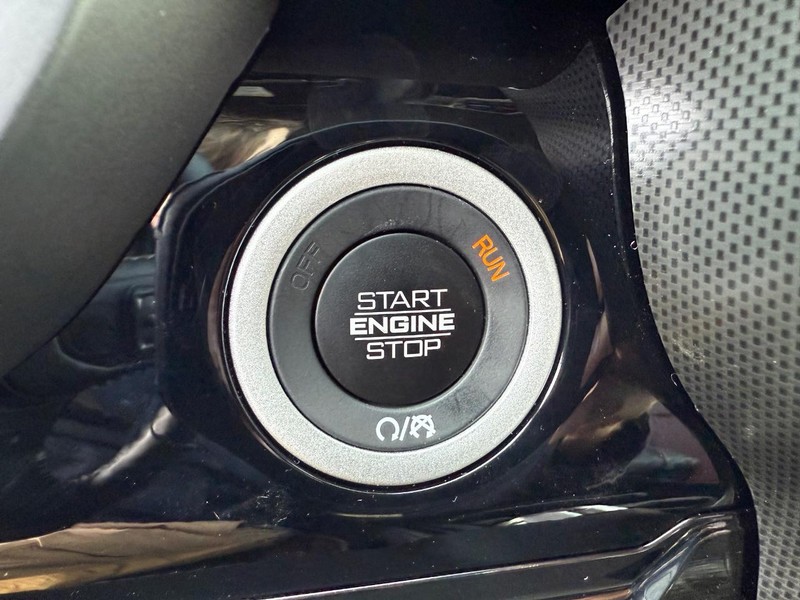 Ram 1500 Vehicle Full-screen Gallery Image 22