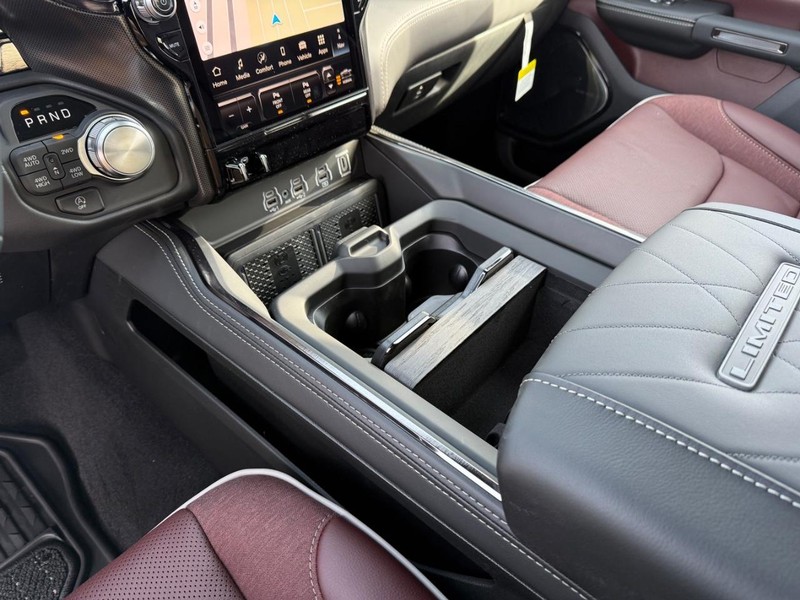 Ram 1500 Vehicle Full-screen Gallery Image 25