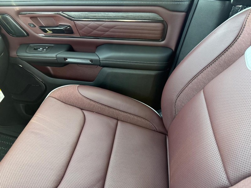 Ram 1500 Vehicle Full-screen Gallery Image 26