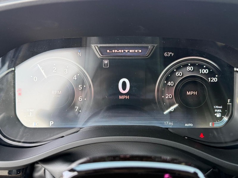 Ram 1500 Vehicle Full-screen Gallery Image 28