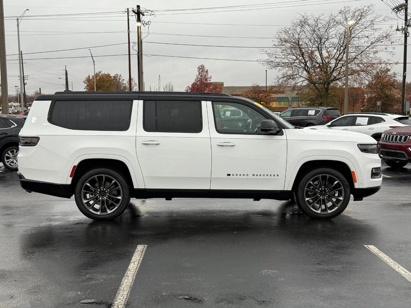 Jeep Grand Wagoneer L Vehicle Full-screen Gallery Image 2