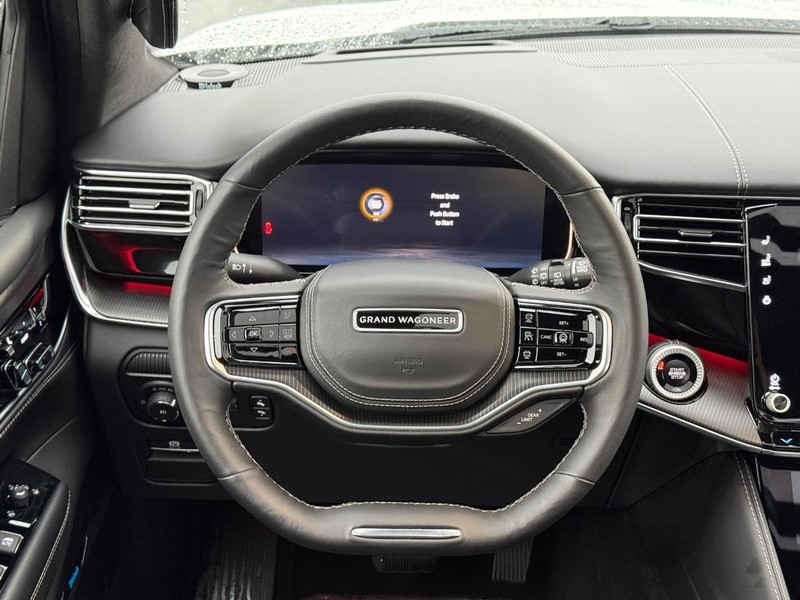 Jeep Grand Wagoneer L Vehicle Full-screen Gallery Image 17