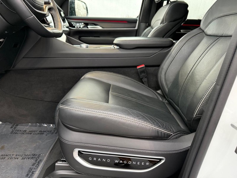 Jeep Grand Wagoneer L Vehicle Full-screen Gallery Image 21