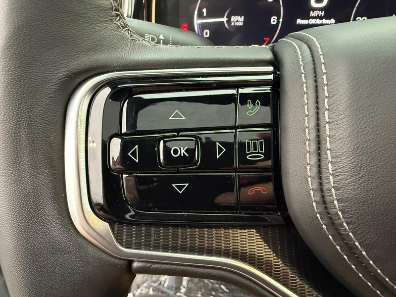 Jeep Grand Wagoneer L Vehicle Full-screen Gallery Image 23