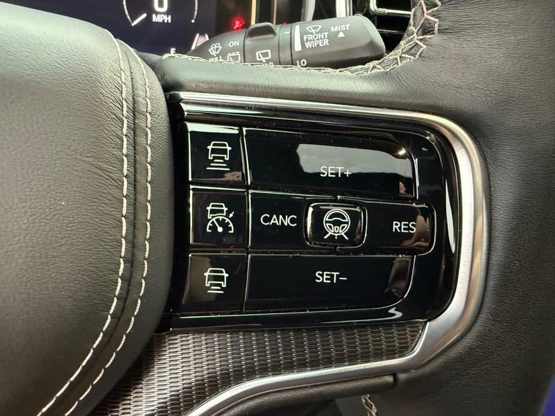 Jeep Grand Wagoneer L Vehicle Full-screen Gallery Image 24