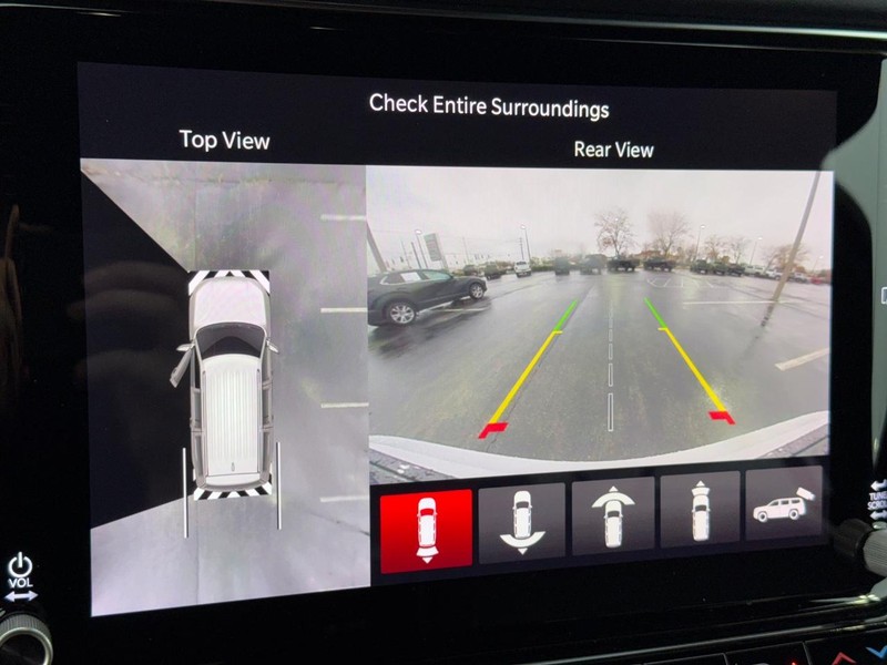 Jeep Grand Wagoneer L Vehicle Full-screen Gallery Image 27