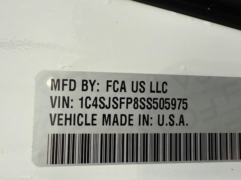 Jeep Grand Wagoneer L Vehicle Full-screen Gallery Image 34