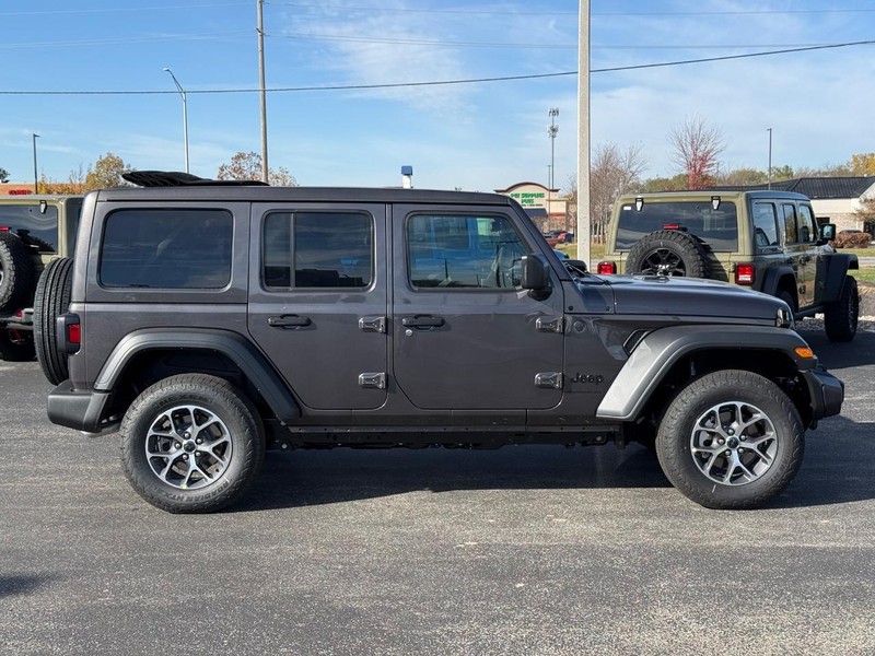 Jeep Wrangler Vehicle Full-screen Gallery Image 2