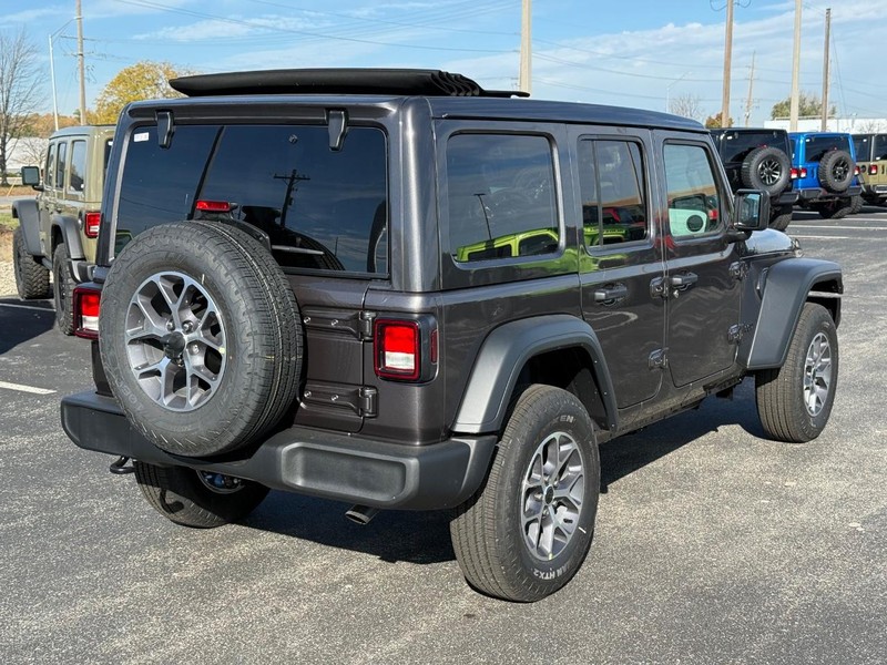 Jeep Wrangler Vehicle Full-screen Gallery Image 3