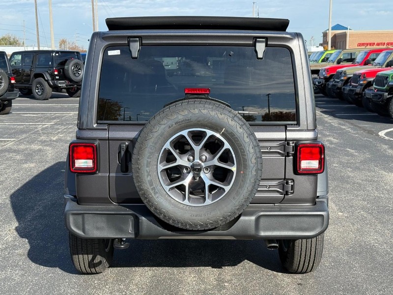 Jeep Wrangler Vehicle Full-screen Gallery Image 4