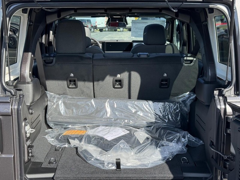 Jeep Wrangler Vehicle Full-screen Gallery Image 7