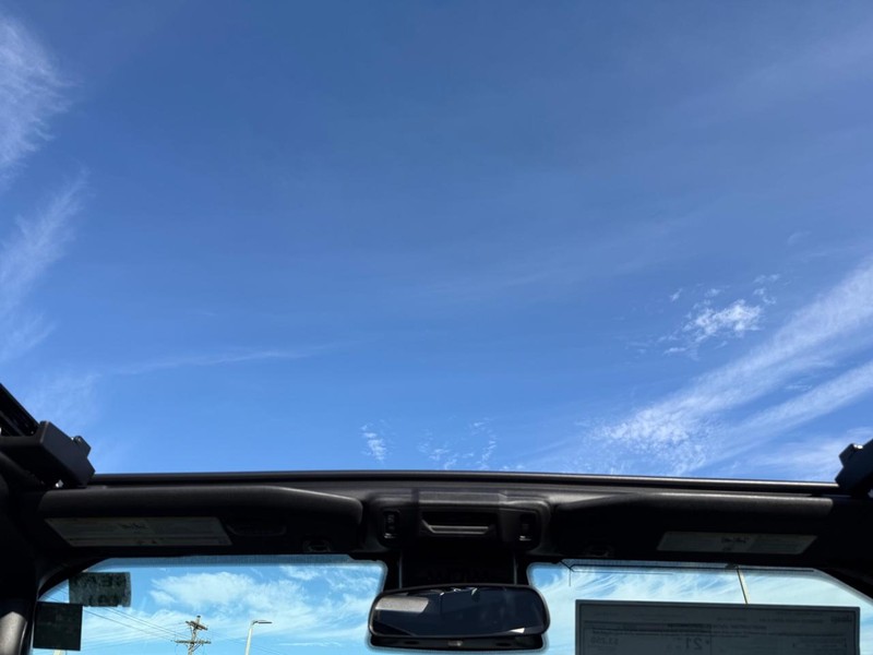 Jeep Wrangler Vehicle Full-screen Gallery Image 12