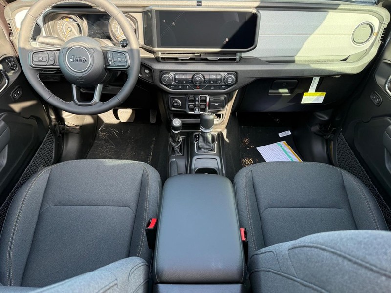 Jeep Wrangler Vehicle Full-screen Gallery Image 13