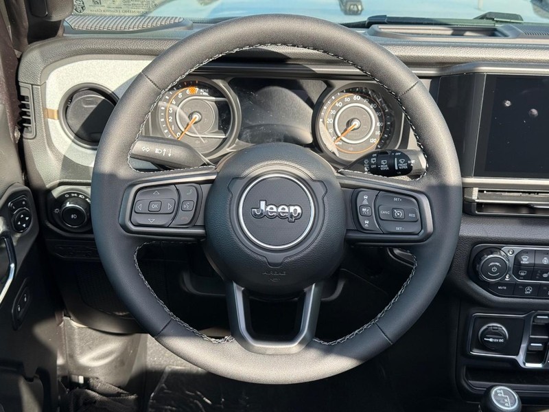 Jeep Wrangler Vehicle Full-screen Gallery Image 14