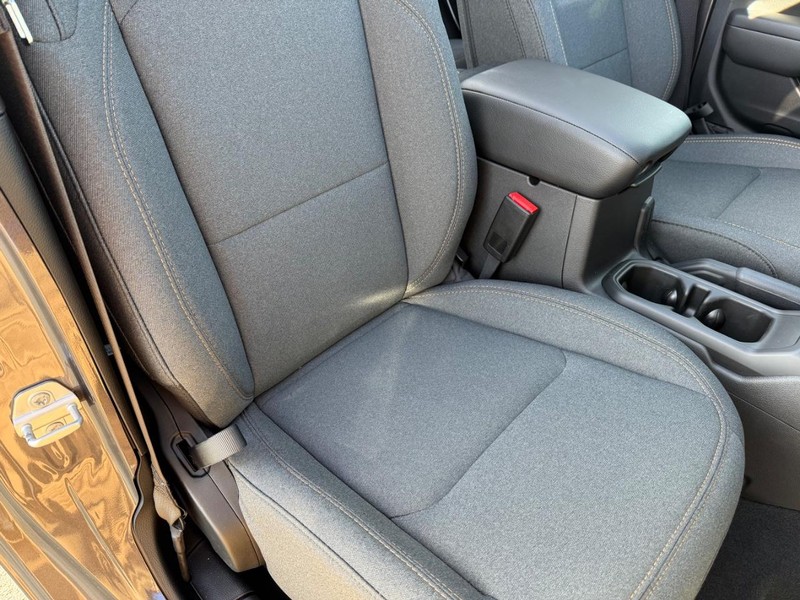 Jeep Wrangler Vehicle Full-screen Gallery Image 16