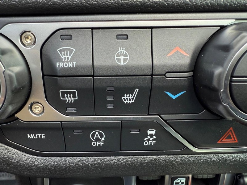 Jeep Wrangler Vehicle Full-screen Gallery Image 23