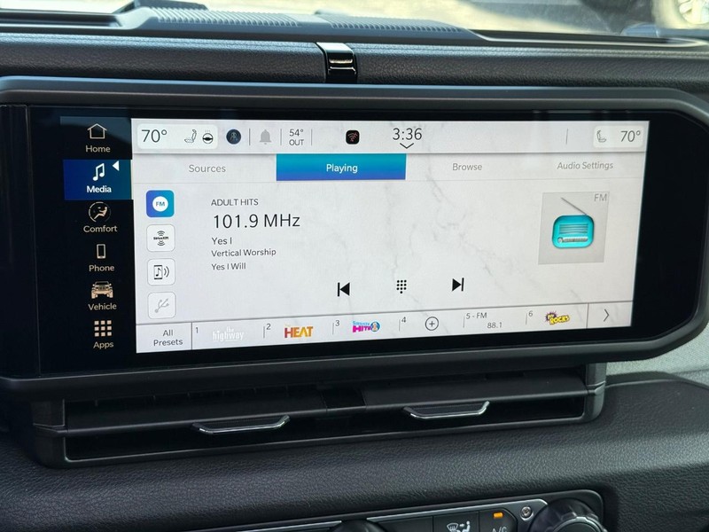 Jeep Wrangler Vehicle Full-screen Gallery Image 24