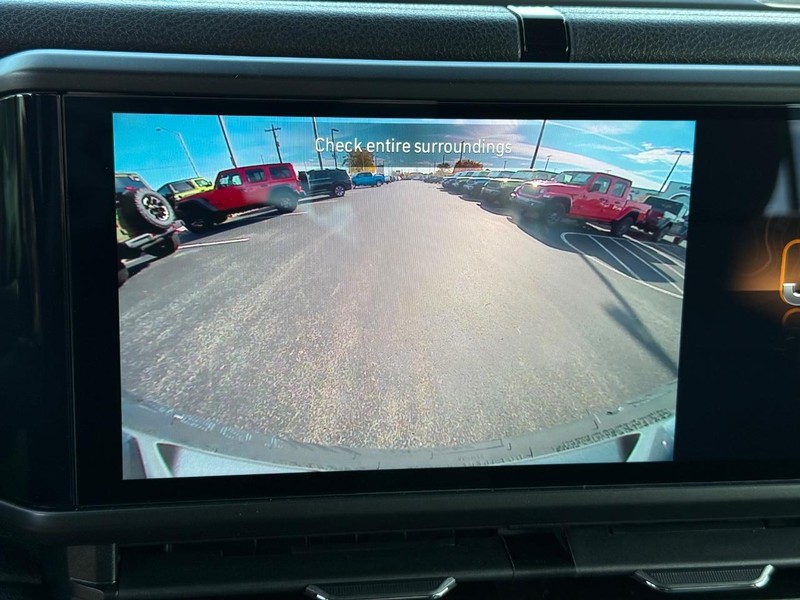 Jeep Wrangler Vehicle Full-screen Gallery Image 25