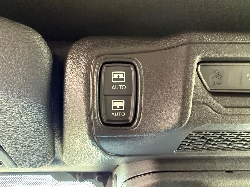 Jeep Wrangler Vehicle Full-screen Gallery Image 29