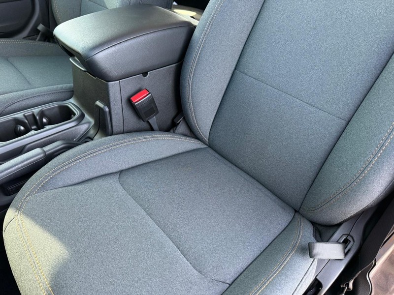 Jeep Wrangler Vehicle Full-screen Gallery Image 32