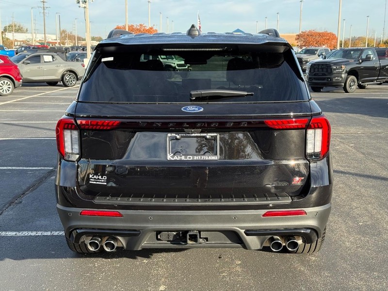 Ford Explorer Vehicle Full-screen Gallery Image 04