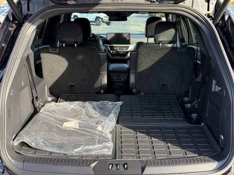 Ford Explorer Vehicle Full-screen Gallery Image 07