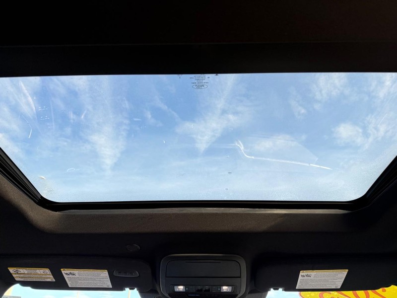 Ford Explorer Vehicle Full-screen Gallery Image 13