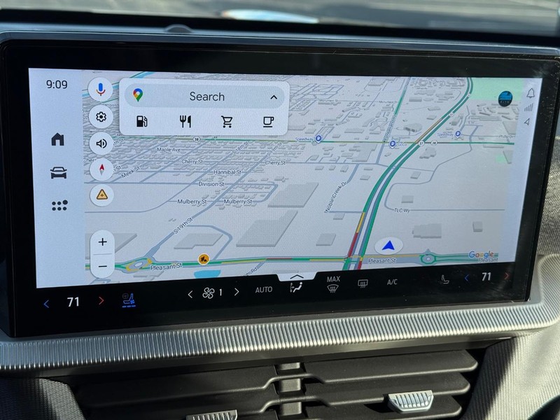 Ford Explorer Vehicle Full-screen Gallery Image 24