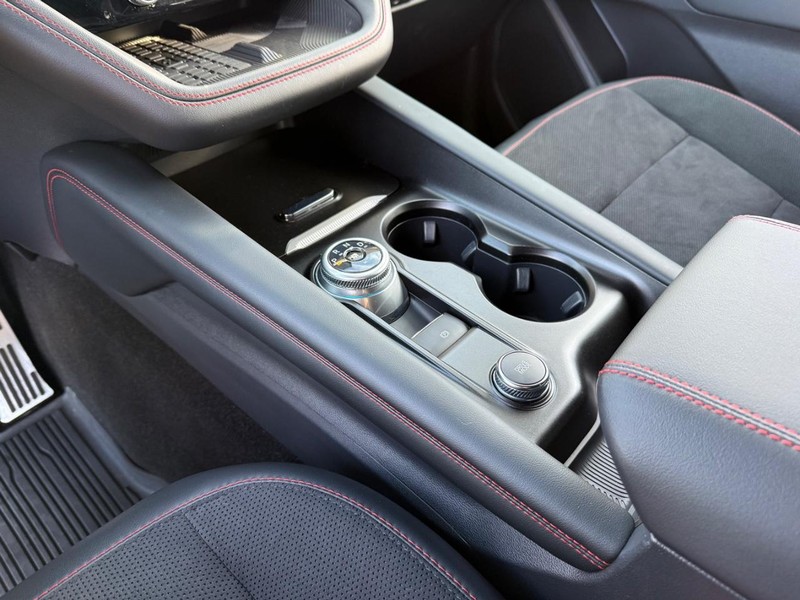 Ford Explorer Vehicle Full-screen Gallery Image 27